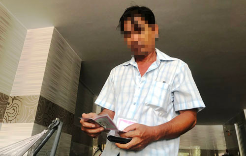 Anh T., một trong những người gửi tiết kiệm hàng tỷ đồng ở QTD Thanh Bình đang vô cùng lo lắng khi chưa rút được tiền, thậm chí đến kỳ lãi vẫn không thể nhận được.