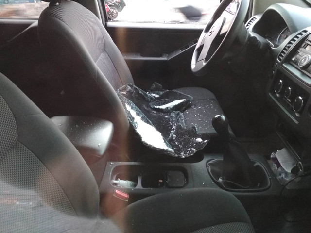 Mất trộm 3,5 tỷ trong ô tô đậu trước cửa ngân hàng - Hình 3 Mat trom 3,5 ty trong o to dau truoc cua ngan hang-Hinh-3