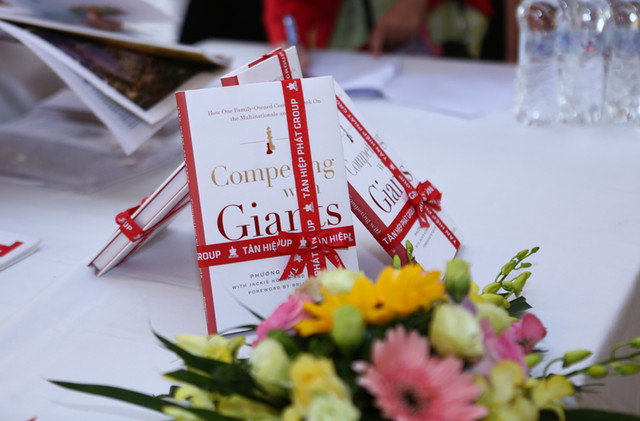 Nữ doanh nhân Trần Uyên Phương và "Vượt lên Người khổng lồ" - Hình 2 Nu doanh nhan Tran Uyen Phuong va