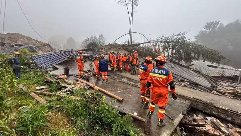 Lở đất do bão Saudel tàn phá Giang Tây, nhiều người thương vong và mất tích