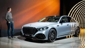 Mercedes S-Class 2026 với ghế nỉ hàng hiệu đắt hơn nội thất da