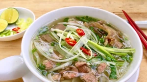 Chi phí nguyên liệu đẩy giá phở, bún tăng nhẹ ở Hà Nội