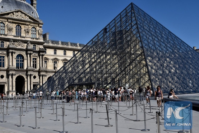 Tổng cộng, 7 nghi phạm đã bị bắt giữ liên quan đến vụ trộm tại Bảo tàng Louvre ngày 19/10. Ảnh: New China. baotang2.jpg