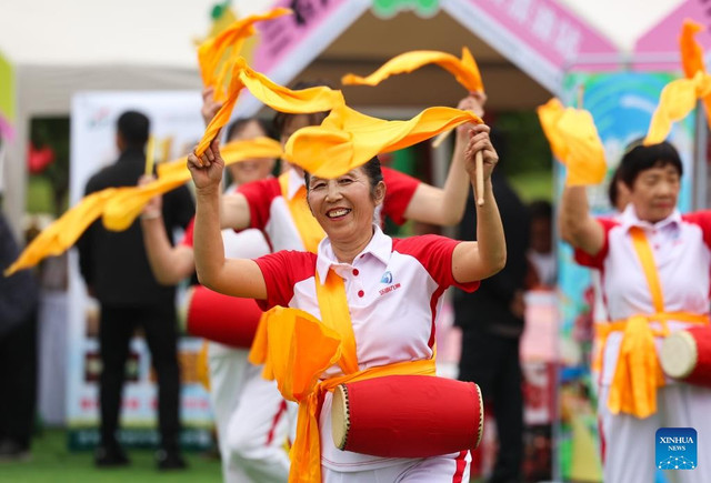 Theo People.cn, ngày 23/9, Trung Quốc chào đón lễ hội thu hoạch của nông dân lần thứ 8 với chủ đề "Mừng mùa màng bội thu - Hưởng cuộc sống tươi đẹp". Ảnh: THX. trung1.png