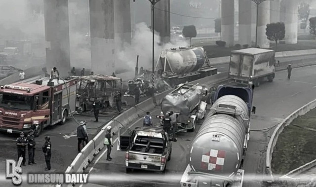 Hiện trường vụ nổ xe bồn trên tuyến đường cao tốc ở Mexico City. Ảnh: Dimsum Daily. no1.png
