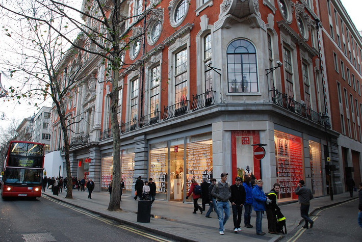 Đến nay, với tinh thần cạnh tranh không ngừng và chiến lược kinh doanh hiệu quả của ông Tadashi Yanai, Fast Retailing cùng thương hiệu chủ lực Uniqlo liên tục mở rộng ra nhiều thị trường mới, trở thành đế chế thời trang lớn thứ 3 thế giới với doanh thu gần 20 tỷ USD trong năm tài chính 2019. Bên cạnh hơn 2.200 cửa hàng tại 24 thị trường của Uniqlo, Fast Retailing cũng quản lý nhiều thương hiệu khác gồm GU, Theory, Helmut Lang, PLST (Plus T),Comptoir des Cotonniers, Princesse tam.tam và J Brand.