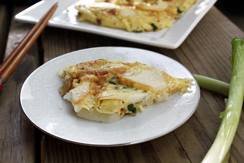 Trứng rán khoai tây.