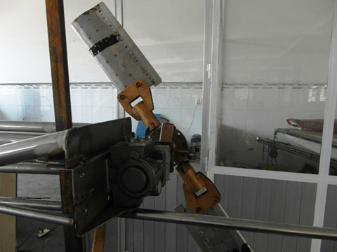 Cánh quạt cân bằng ở đuôi.