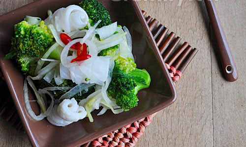 Mực trộn bông cải xanh.