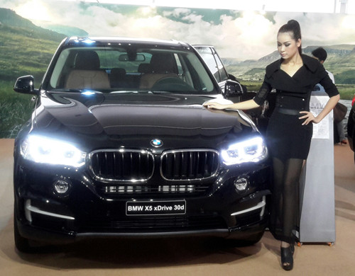 2 dòng xe máy dầu BMW X5 xDrive30d và...