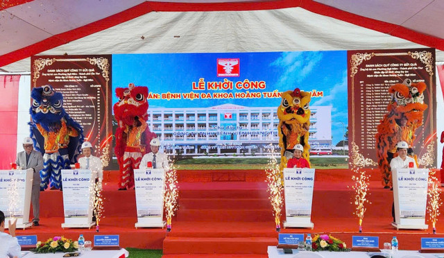 Các đại biểu thực hiện nghi thức khởi công 1-6436.jpg