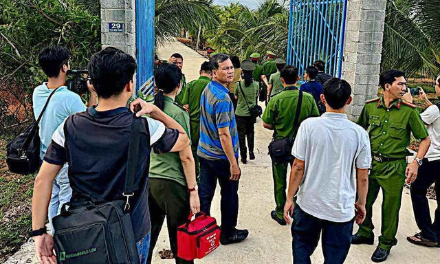 Công an khám xét nhà đối tượng 1-9150.jpg