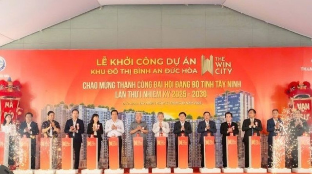Các đại biểu ấn nút khởi công khu đô thị nhà ở 9.200 tỷ đồng 11-9629.jpg