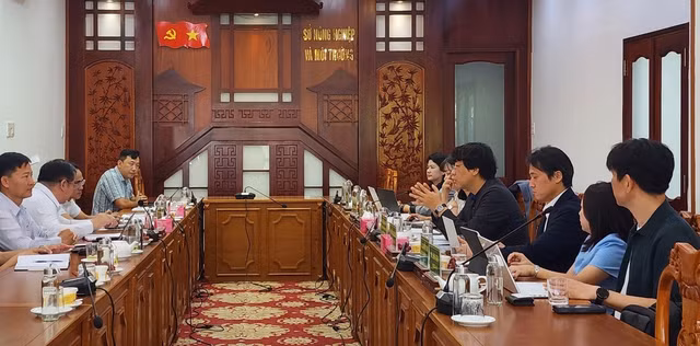 Quang cảnh buổi làm việc