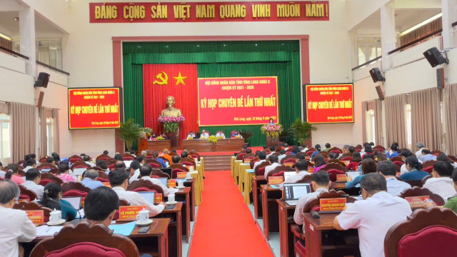 Quang cảnh kỳ họp 4.png