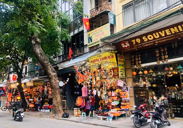Hà Nội điều chỉnh phí sử dụng lòng đường, hè phố để giảm ùn tắc