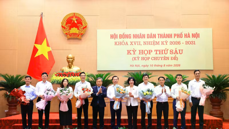 Hà Nội miễn nhiệm ủy viên UBND TP Hà Nội với 11 lãnh đạo đứng đầu sở, ngành