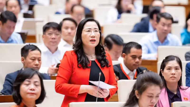 Bất cập miễn học phí nhưng lại thu nhiều khoản khác