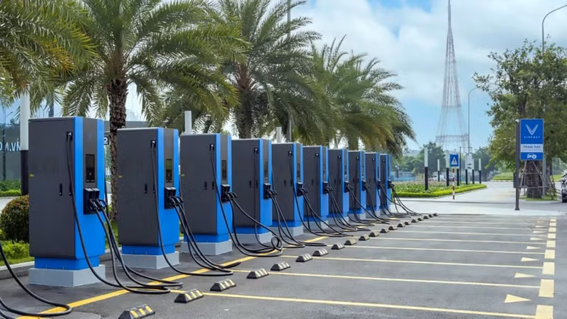 Yêu cầu hoàn thiện hạ tầng sạc điện tại toàn bộ trạm dừng nghỉ cao tốc