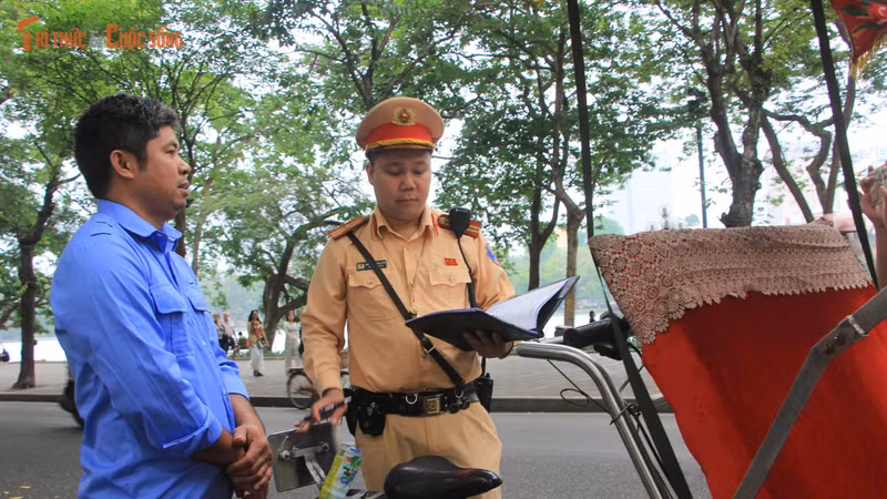 Xích lô “độ” điện tung hoành phố cổ: CSGT vào cuộc, siết kỷ cương