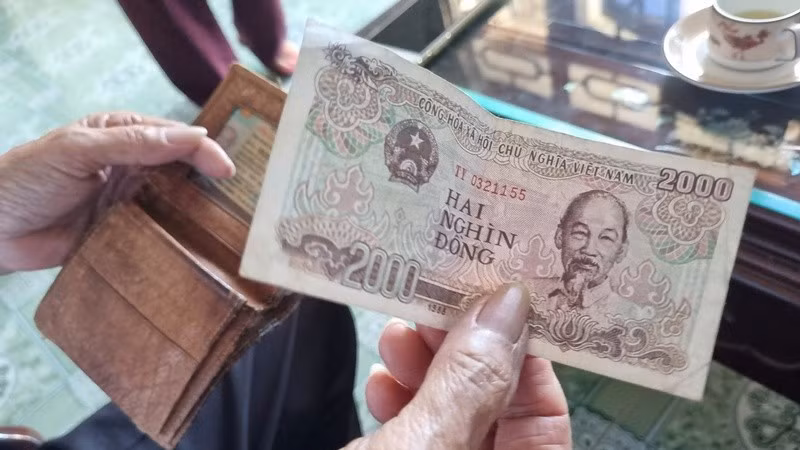 Nhận 2.000 đồng tiền hỗ trợ: Khi “không tiền mặt” chưa đi cùng tư duy phục vụ