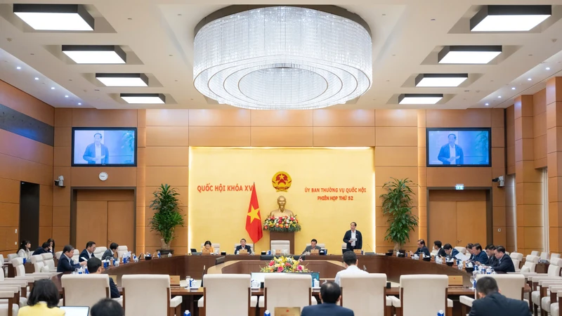 Cử tri bày tỏ lo ngại về lừa đảo, ô nhiễm và giá cả tại kỳ họp Quốc hội