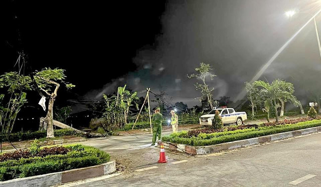 Hiện trường vụ tai nạn khiến nguyên Chủ tịch xã tử vong thương tâm. Hiện trường vụ tai nạn khiến nguyên Chủ tịch xã tử vong thương tâm.