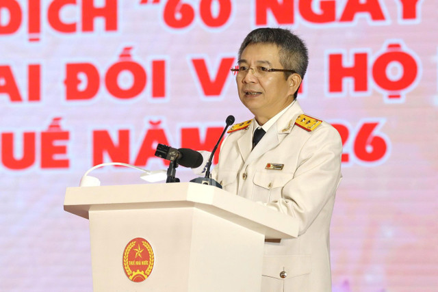 Cục trưởng Cục Thuế Mai Xuân Thành báo cáo tại hội nghị.