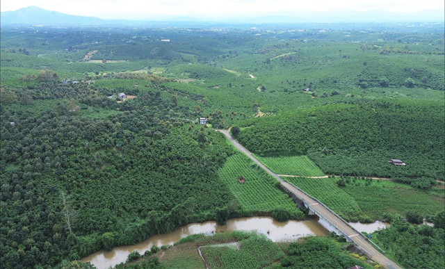 Cao tốc Bảo Lộc - Liên Khương có chiều dài hơn 73km và đi qua 10 xã, phường của tỉnh Lâm Đồng (Ảnh: Lê Phước)