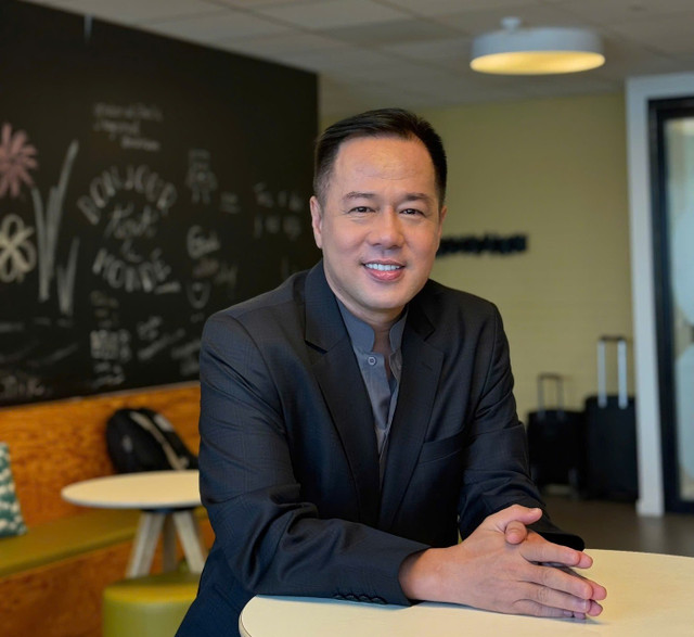 GS Huỳnh Văn Sơn.