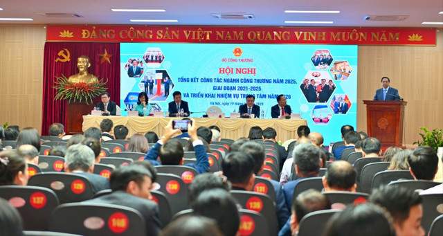 Thủ tướng cho rằng ngành Công Thương cần đi đầu trong chuyển đổi số, chuyển đổi năng lượng, phát triển sản xuất và thương mại xanh.