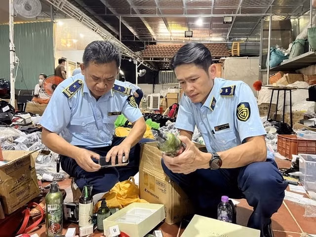 Lực lượng quản lý thị trường đã phát hiện và xử lý 15.544 vụ vi phạm hàng giả, hàng nhái trong 9 tháng.