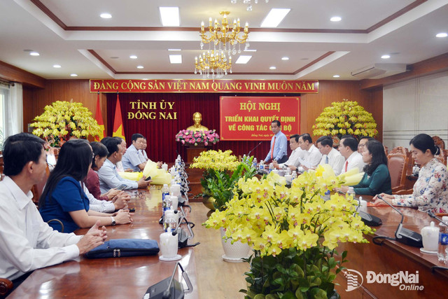 Đồng chí Thái Bảo, Phó Bí thư Tỉnh ủy, Trưởng ban Tổ chức Tỉnh ủy Đồng Nai phát biểu chỉ đạo tại hội nghị. Ảnh: Phương Hằng