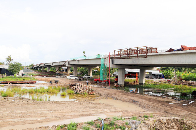 Từ các sai phạm được chỉ ra, Thanh tra Chính phủ kiến nghị Thủ tướng chỉ đạo kiểm điểm trách nhiệm lãnh đạo UBND TP. Cần Thơ (trước đây) và lãnh đạo tỉnh Sóc Trăng (cũ) liên quan các hạn chế tại dự án thành phần 2 và 4 cao tốc Châu Đốc - Cần Thơ - Sóc Trăng. Cần Thơ được yêu cầu rà soát lại toàn bộ dự án, quá trình đó nếu phát hiện dấu hiệu tội phạm phải chuyển hồ sơ sang cơ quan điều tra xử lý. Ảnh: N.H.