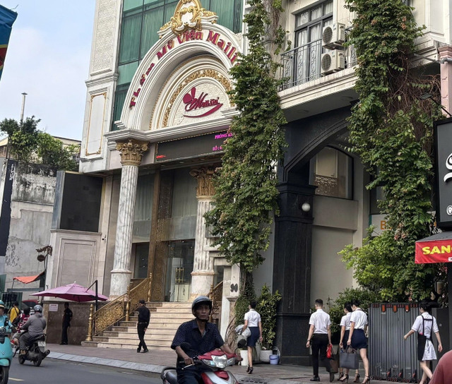 Sau khi cơ quan công an tiến hành khám xét thẩm mỹ viện Mailisa tại TPHCM đã mở cửa hoạt động trở lại (ảnh: Nguyễn Dũng)