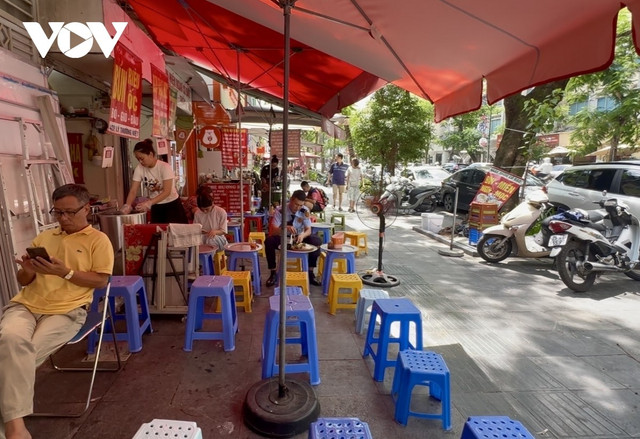 Với mức doanh thu dưới 200 triệu đồng/năm mới được miễn thuế, tức là trung bình một ngày, doanh thu trên 540.000 đồng đã phải đóng thuế (Ảnh minh họa)