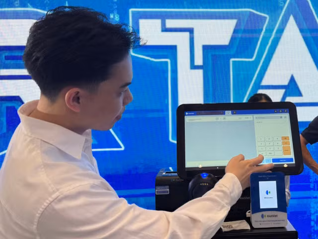 Cùng với việc nâng ngưỡng doanh thu, chuyên gia khuyến nghị triển khai hóa đơn điện tử từ máy tính tiền cho toàn bộ hộ kinh doanh, minh bạch dòng tiền.