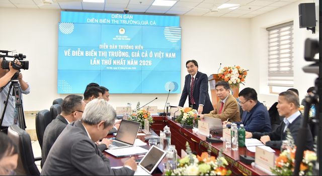 Các chuyên gia tham dự Diễn đàn diễn biến thị trường giá cả.