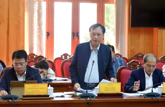 Lãnh đạo Sở Tài chính trình bày các nội dung tại cuộc họp