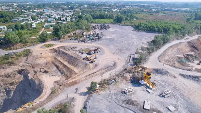 Hiện nay nhu cầu đá xây dựng ở Đồng Nai vẫn rất lớn, trong đó đá về sân bay Long Thành vẫn chưa đủ đáp ứng yêu cầu.