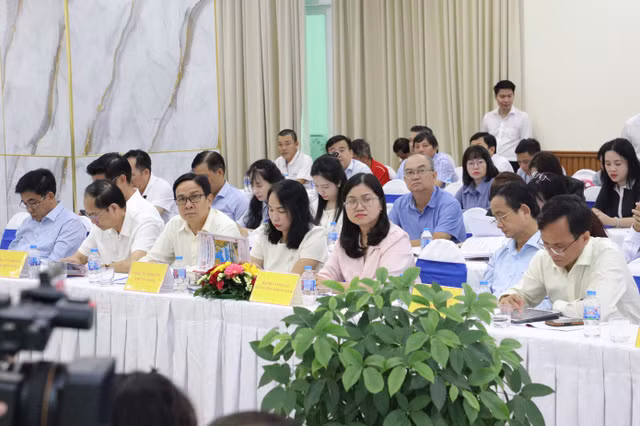 Các đại biểu tham dự hội nghị.