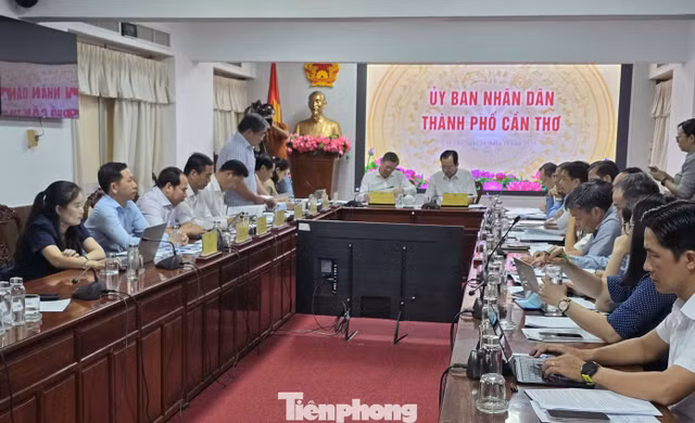 Cần Thơ bàn giải pháp đạt tăng trưởng 2 con số trong năm nay, dù biết nhiều khó khăn.