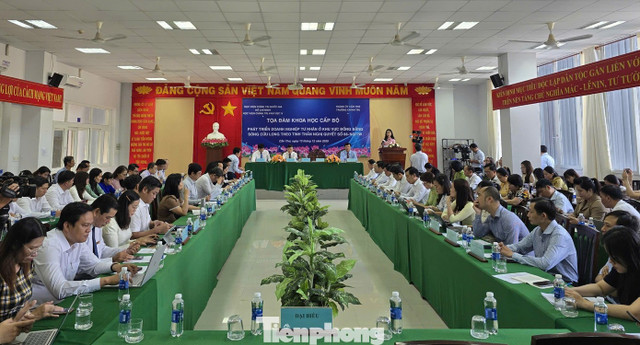 Quang cảnh tọa đàm.