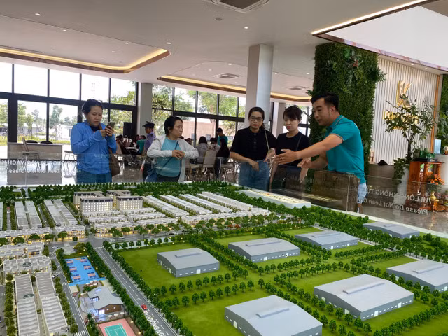 Nếu chủ doanh nghiệp bất động sản thiếu đạo đức, để nhân viên sai phạm thì không chỉ khách hàng mà cả chính nhân viên cũng có thể vướng vòng lao lý.