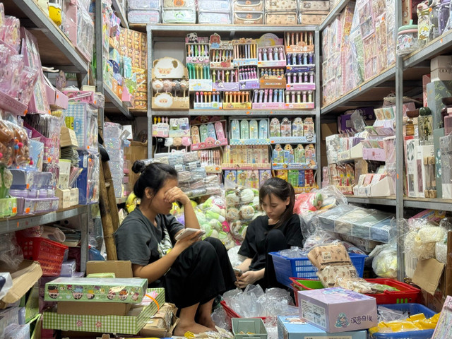 Chỉ còn 2 tháng trước những thay đổi mang tính bước ngoặt trong quản lý thuế với hộ kinh doanh. Chỉ còn 2 tháng trước những thay đổi mang tính bước ngoặt trong quản lý thuế với hộ kinh doanh.