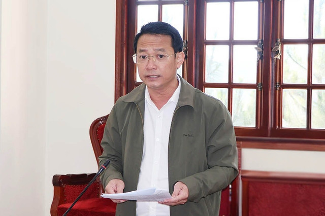 Giám đốc Sở Công thương Nguyễn Bá Út báo cáo tiến độ giải quyết vướng mắc các dự án đầu tư ngoài ngân sách thuộc phạm vi quản lý