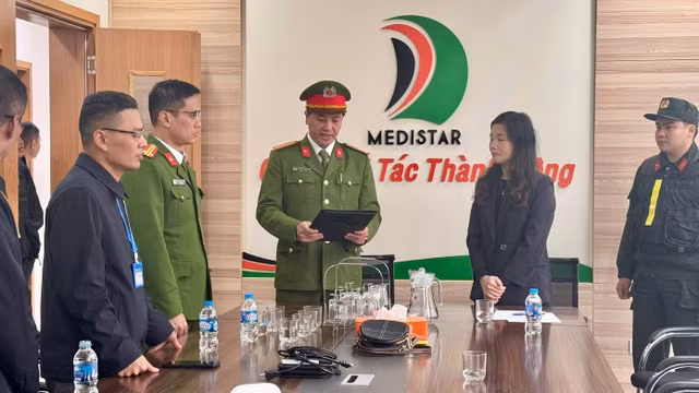 Cơ quan Cảnh sát điều tra Công an tỉnh Lào Cai đã khởi tố 6 bị can về tội “Sản xuất, buôn bán hàng giả là lương thực, thực phẩm, phụ gia thực phẩm” và “Vi phạm quy định về kế toán gây hậu quả nghiêm trọng”.