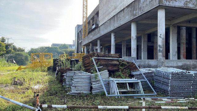 Đáng chú ý, gói thầu EPC được chỉ định thầu nhưng không tuân thủ Luật Đấu thầu; hồ sơ kỹ thuật thiếu chính xác; hợp đồng ký kết không rõ ràng về xuất xứ thiết bị, mã hiệu, hãng sản xuất; nhà thầu nhiều lần thay đổi thiết bị mà không bị xử lý chế tài. Đến thời điểm vốn vay hết hiệu lực (tháng 7/2022), khối lượng thực hiện mới đạt 21,3% giá trị hợp đồng.