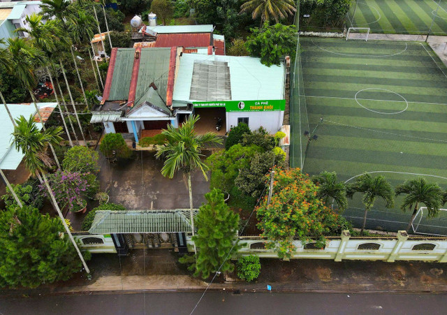 Căn nhà này nằm trên mảnh đất đắc địa thuộc phường Hội Phú, theo ước tính của giới bất động sản thì trị giá hàng chục tỷ đồng. Căn nhà này nằm trên mảnh đất đắc địa thuộc phường Hội Phú, theo ước tính của giới bất động sản thì trị giá hàng chục tỷ đồng.