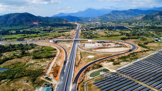 Dự án cao tốc Nha Trang - Cam Lâm. Ảnh: Công Tâm